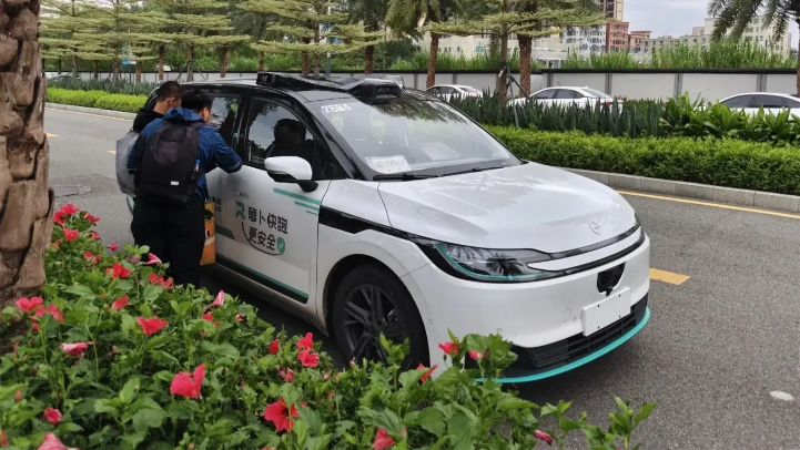 Robotaxi chạy gần 36.000 chuyến mỗi ngày tại Trung Quốc